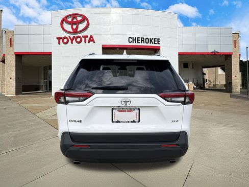 Used 2025 Toyota RAV4 XLE FWD image 6