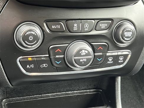 Used 2022 Jeep Cherokee Trailhawk image 27