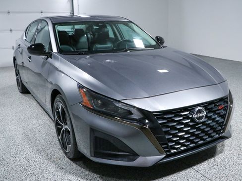 Used 2024 Nissan Altima 2.5 SR FWD image 5