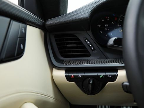 Used 2022 Porsche 911 GT3 image 34