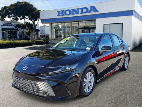 Used 2025 Toyota Camry LE FWD image 1