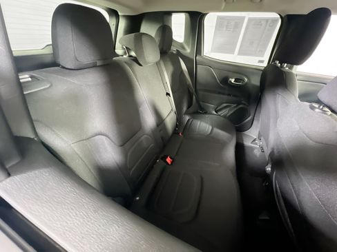 Used 2022 Jeep Renegade Latitude w/ Convenience Group AWD/4WD image 26