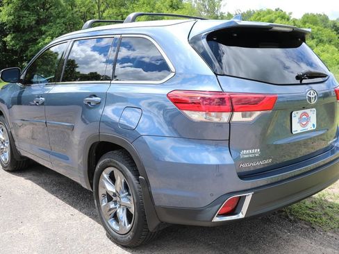Used 2019 Toyota Highlander Limited Platinum w/ Carpet Mat Package (TMS) AWD/4WD image 22