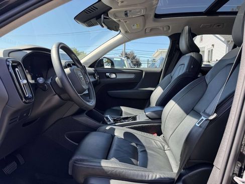 Used 2024 Volvo XC40 B5 Plus w/ Protection Package Premier AWD/4WD image 13