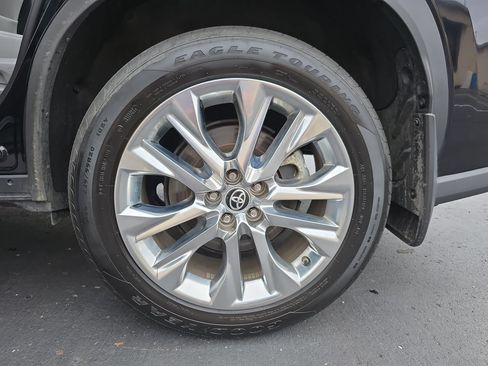 Certified 2025 Toyota Highlander Limited AWD/4WD image 39