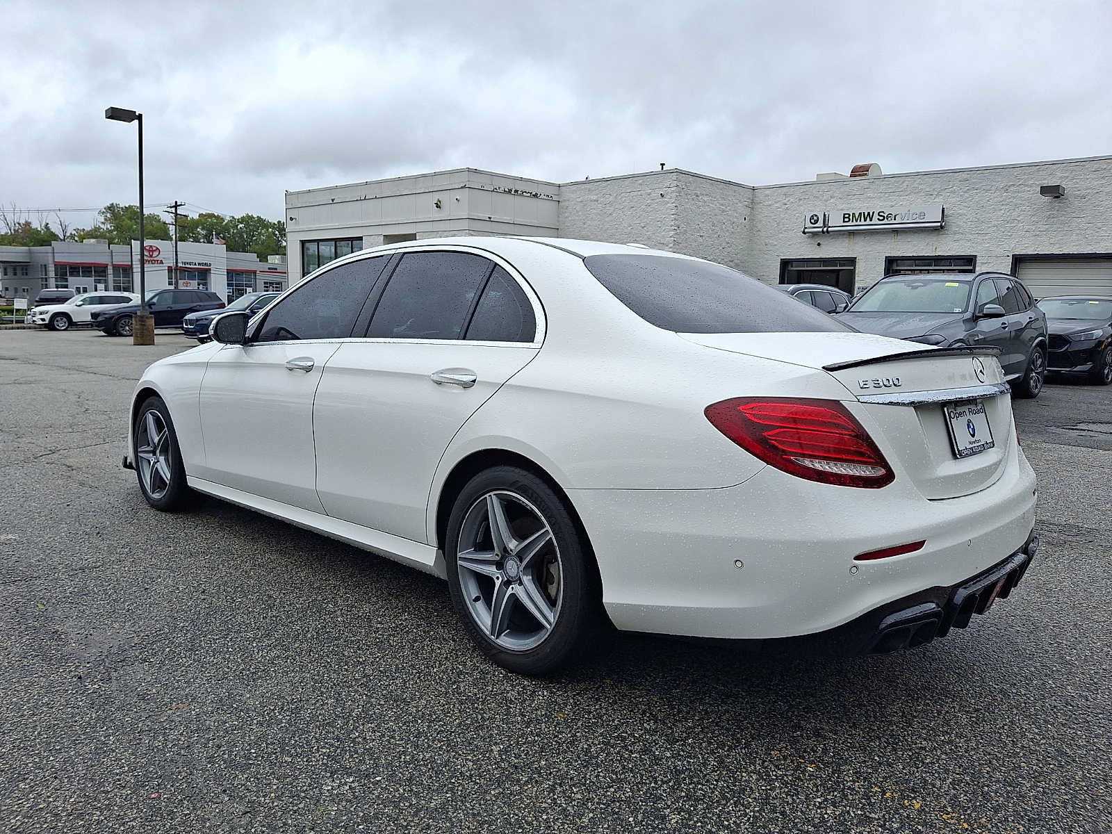 Used 2017 Mercedes-Benz E 300 4MATIC image 4