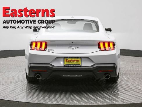 Used 2025 Ford Mustang Coupe RWD image 6