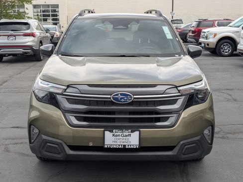 Used 2025 Subaru Forester Premium AWD/4WD image 12