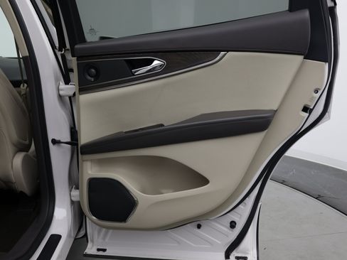 Used 2019 Lincoln Nautilus Reserve FWD image 37