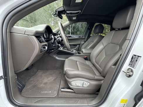 Used 2023 Porsche Macan image 15