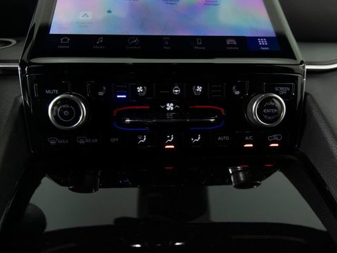 Used 2022 Jeep Grand Cherokee L Overland w/ Luxury Tech Group IV AWD/4WD image 21