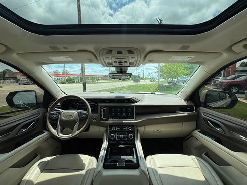 Used 2021 GMC Yukon Denali w/ Denali Ultimate Package AWD/4WD image 9