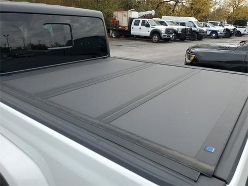 New 2023 Jeep Gladiator Willys image 7