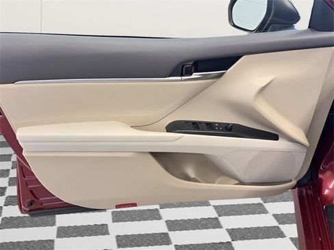 Used 2021 Toyota Camry LE image 11