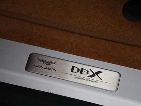 Used 2023 Aston Martin DBX AWD/4WD image 15