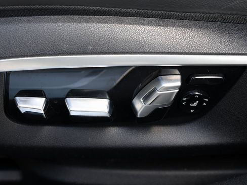 Used 2016 BMW 750i xDrive image 19