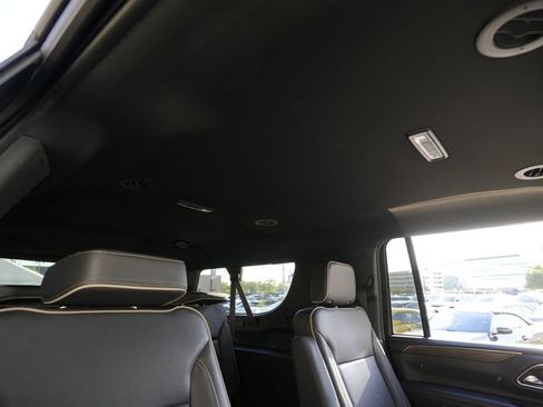 Used 2023 Chevrolet Suburban Premier RWD image 33