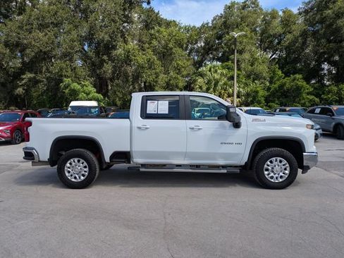 Used 2024 Chevrolet Silverado 2500 LT AWD/4WD image 3