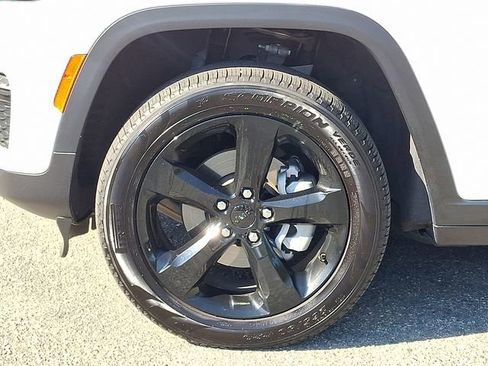 Used 2025 Jeep Grand Cherokee Limited w/ Black Appearance Package AWD/4WD image 30