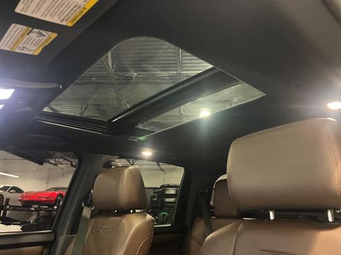 Used 2021 Nissan Titan Platinum Reserve w/ Moonroof Package image 21