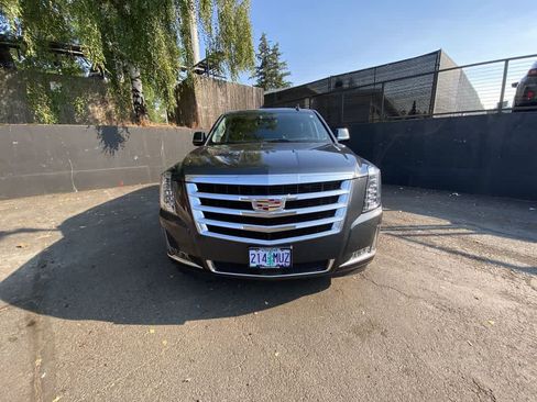 Used 2020 Cadillac Escalade ESV Premium Luxury AWD/4WD image 9