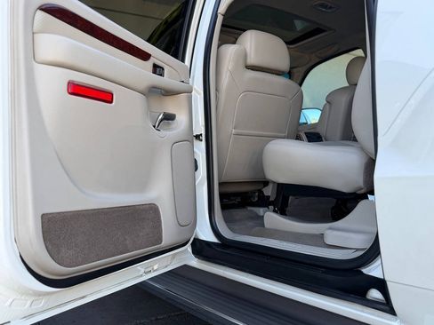 Used 2005 Cadillac Escalade EXT AWD/4WD image 30