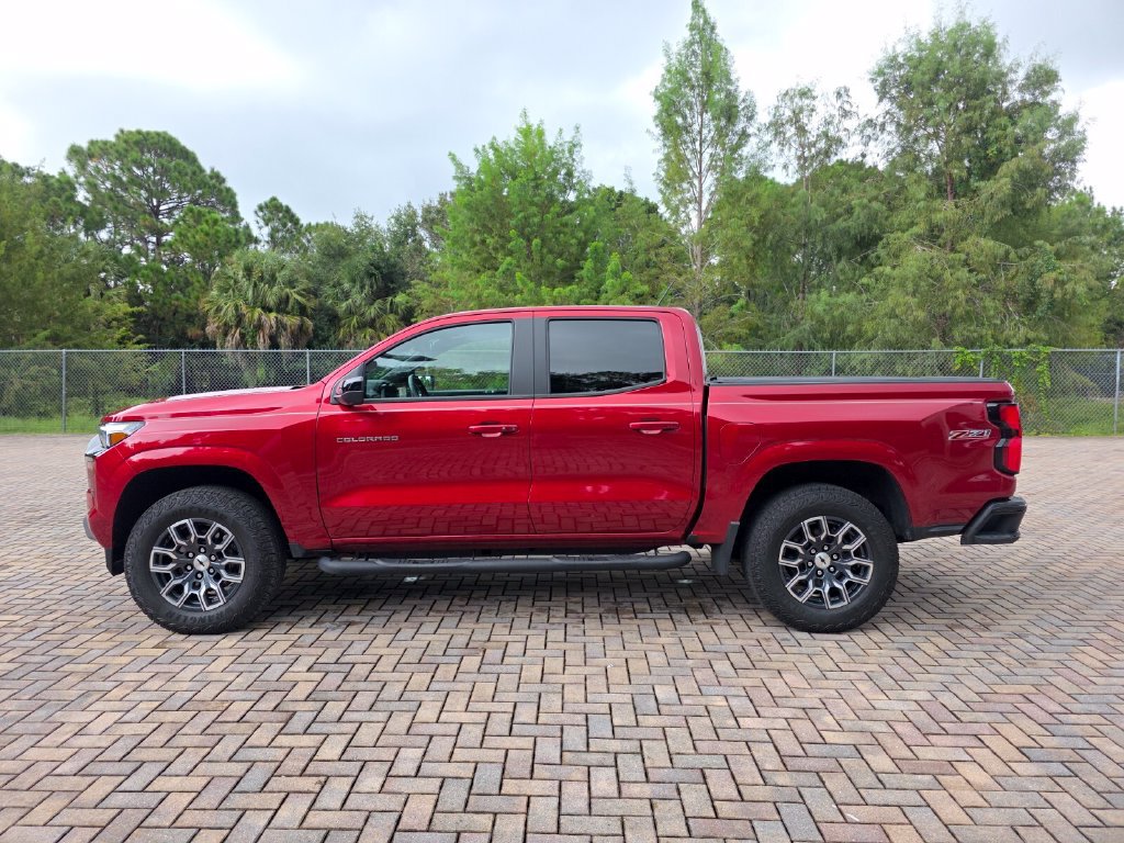 Used 2024 Chevrolet Colorado Z71 w/ Z71 Convenience Package 2 AWD/4WD image 8