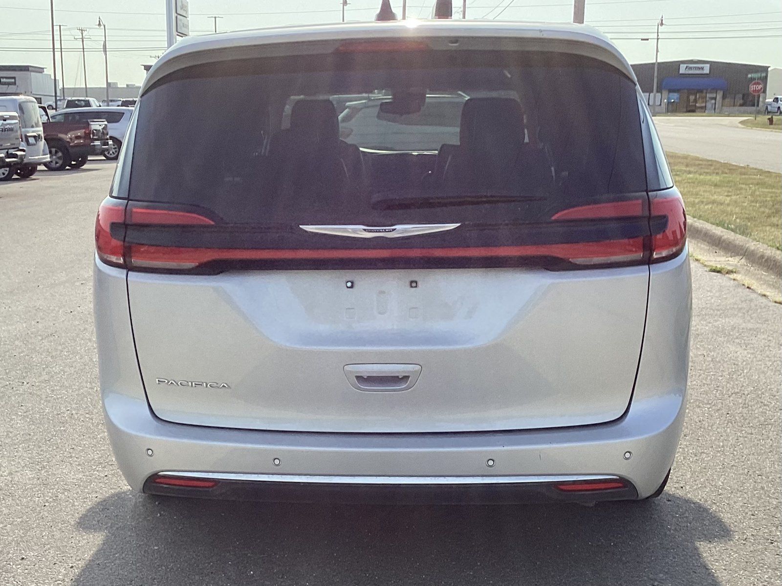 Used 2024 Chrysler Pacifica Touring-L FWD image 6