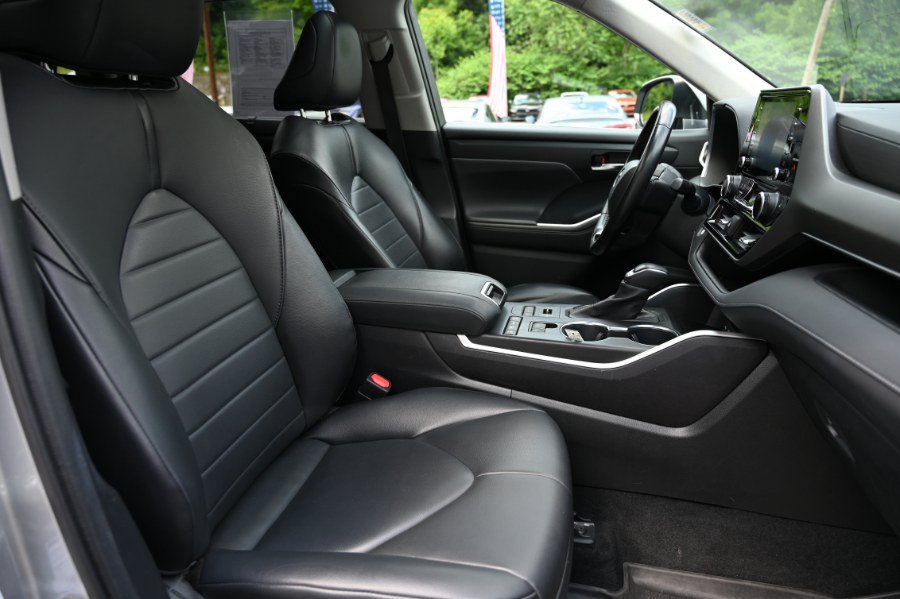 Used 2021 Toyota Highlander XLE AWD/4WD image 21