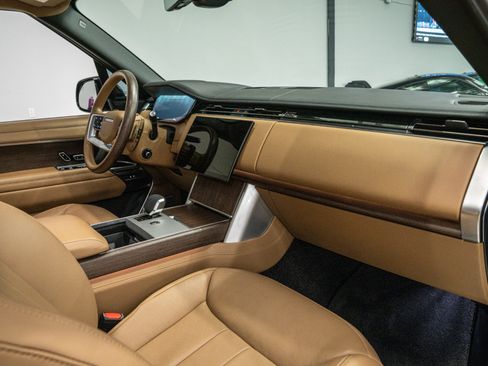 Used 2024 Land Rover Range Rover Autobiography AWD/4WD image 13