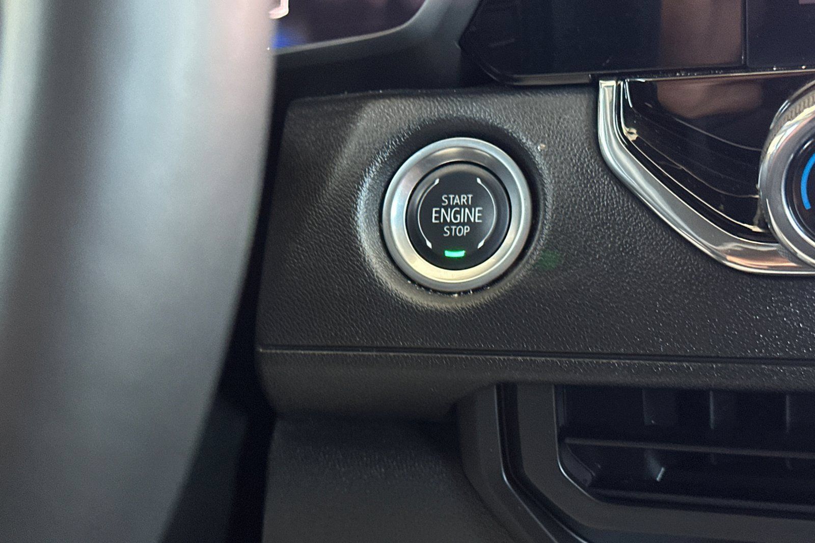 Used 2025 Chevrolet Colorado Trail Boss w/ Midnight Edition AWD/4WD image 29