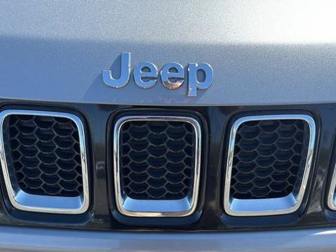 Used 2020 Jeep Compass Latitude w/ Cold Weather Group AWD/4WD image 10