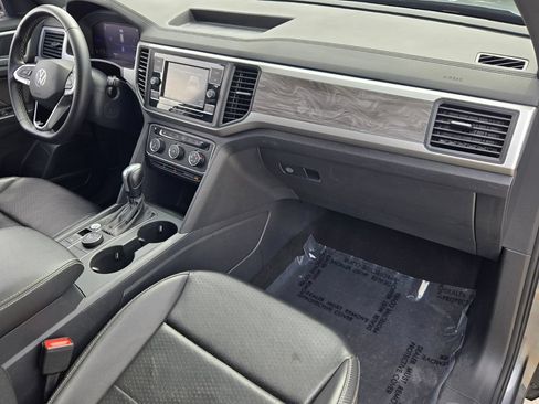 Certified 2022 Volkswagen Atlas Cross Sport SE AWD/4WD image 18
