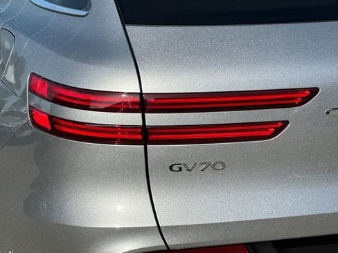 Used 2023 Genesis GV70 2.5T w/ Advanced Package image 29