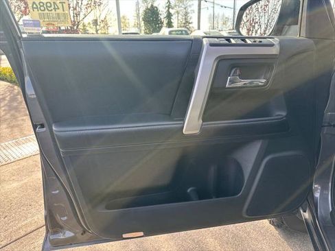 Certified 2016 Toyota 4Runner SR5 AWD/4WD image 11