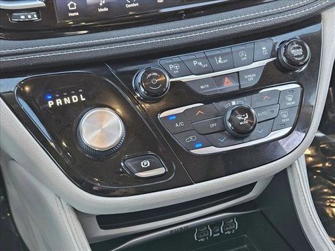 Used 2022 Chrysler Pacifica Limited image 13