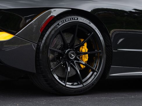 Used 2019 McLaren Senna image 33