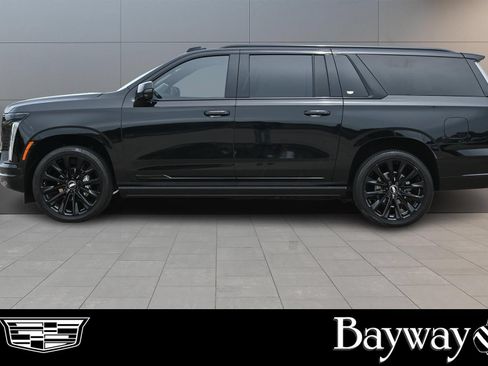 Certified 2026 Cadillac Escalade ESV Platinum Sport w/ LPO, ONYX Package AWD/4WD image 4