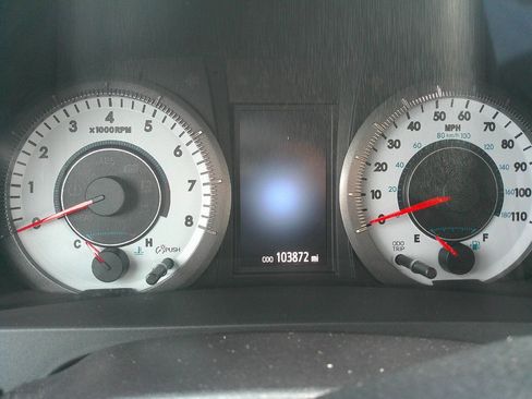 Used 2018 Toyota Sienna SE image 17