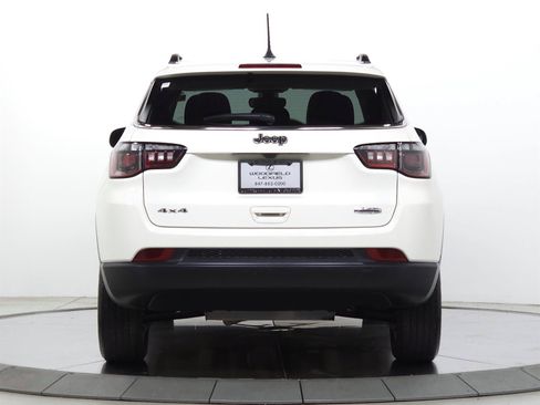 Used 2021 Jeep Compass Latitude w/ Sun and Sound Group AWD/4WD image 7