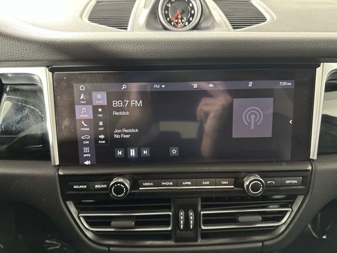 Used 2020 Porsche Macan image 20