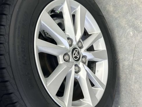 Used 2025 Toyota Camry LE w/ Convenience Package FWD image 9