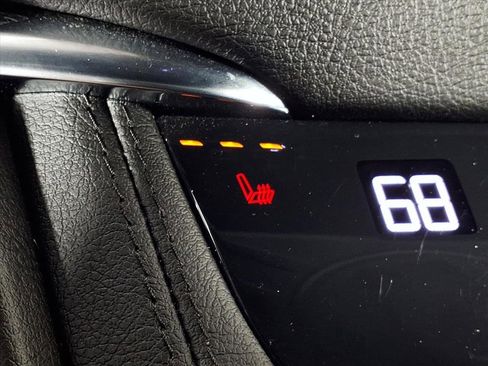 Used 2021 Cadillac XT5 Premium Luxury image 15