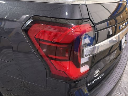 Used 2024 Ford Expedition Max Platinum AWD/4WD image 18