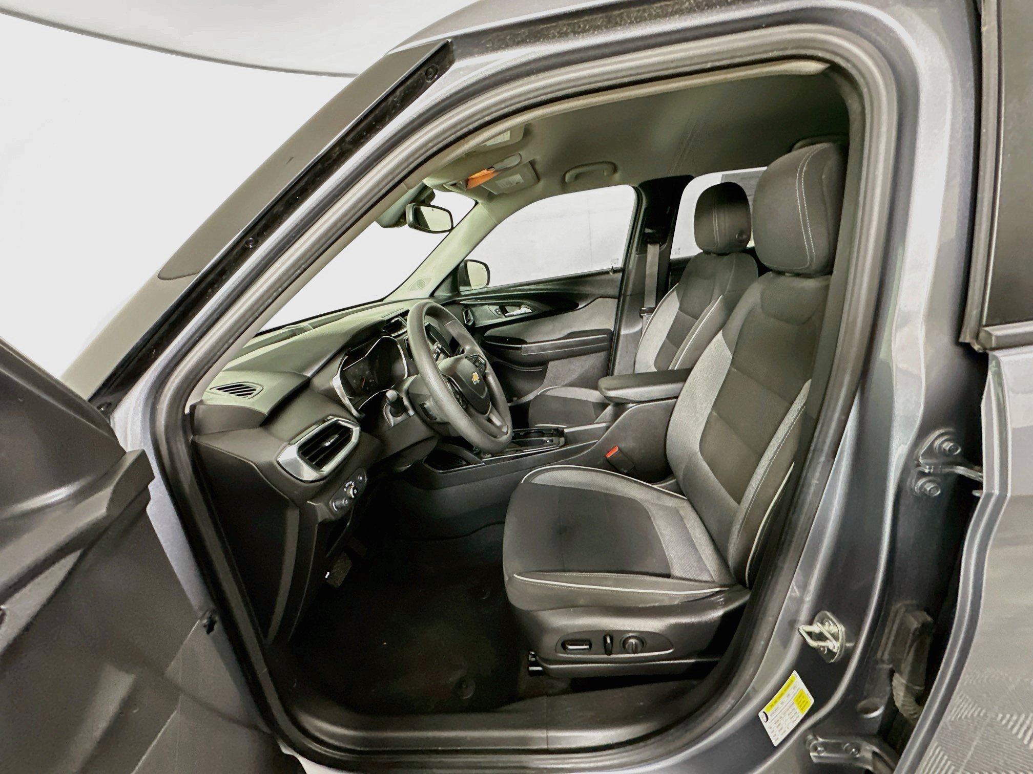 Used 2022 Chevrolet TrailBlazer LT w/ LPO, Blackout Package FWD image 13