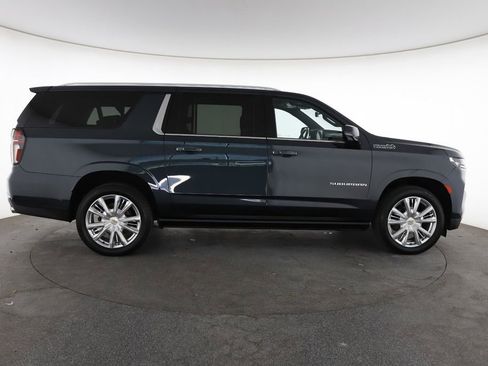 Used 2022 Chevrolet Suburban High Country AWD/4WD image 14