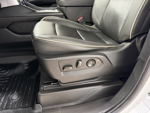 Used 2023 Chevrolet Suburban Premier image 24