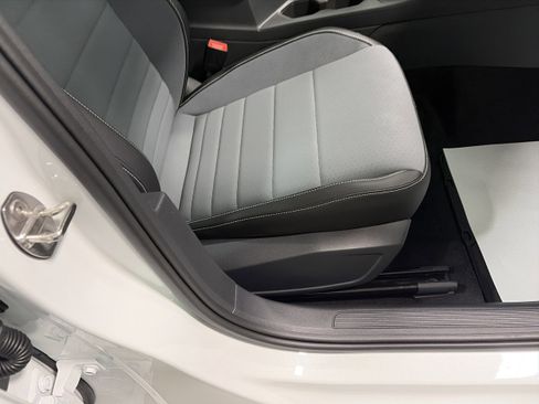 New 2026 Volkswagen Jetta SE image 32