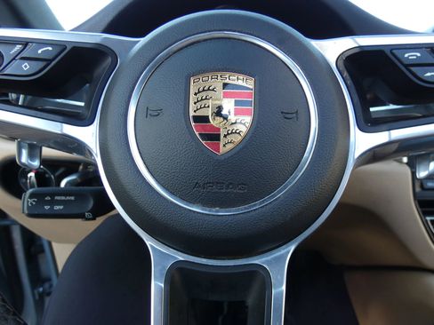 Used 2019 Porsche Macan image 65