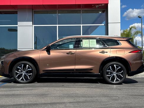 Certified 2025 Toyota Crown Signia image 9